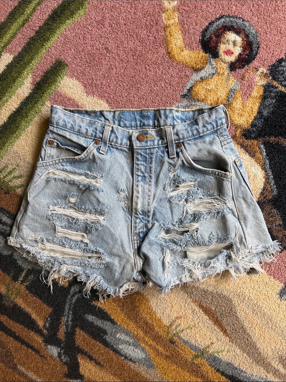 VINTAGE LEVI'S DENIM JEANS SHORTS DISTRESSED LIGHTWASH